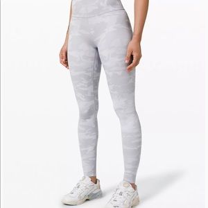 Wunder Under High-Rise Tight 28" 
Luxtreme